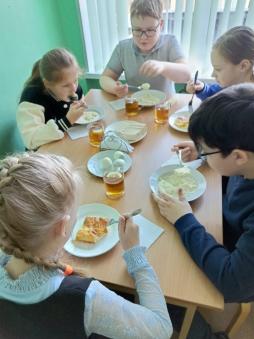 С 03 по 09 апреля 2024 года в МОБУ"Иссадская основная общеобразовательная школа" прошла «Неделя здоровья - неделя здорового питания». Классные руководители провели беседы о пользе здорового питания. Ребята наглядно увидели, что такое режим и рацион питания, которые способствуют укреплению здоровья.